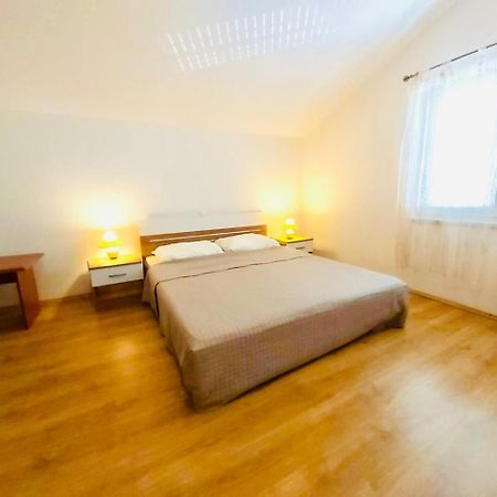 Rooms Viskic Rab Town Eksteriør bilde